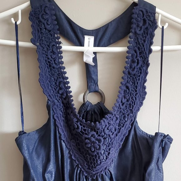 Blue Sleeveless Blouse - Picture 4 of 6